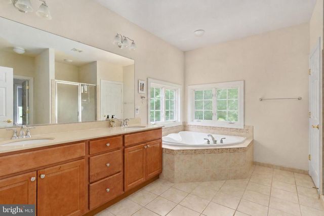 8622 LAROQUE RUN DR, Fredericksburg, VA 22407