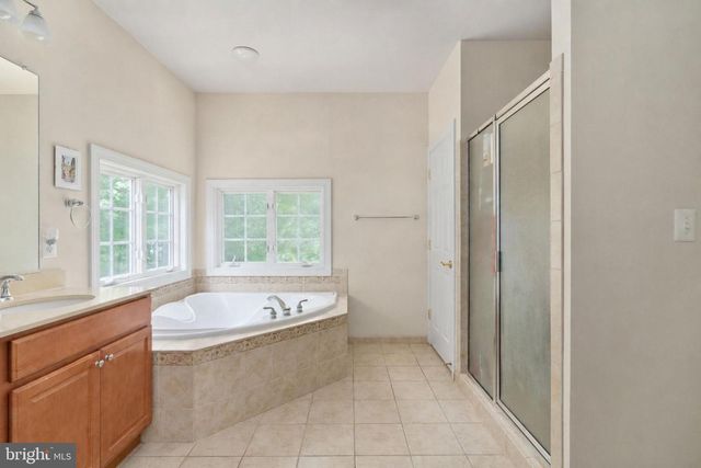 8622 LAROQUE RUN DR, Fredericksburg, VA 22407