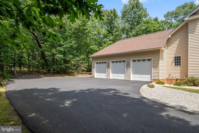 8622 LAROQUE RUN DR, Fredericksburg, VA 22407