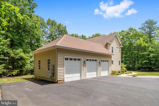 8622 LAROQUE RUN DR, Fredericksburg, VA 22407