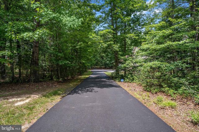 8622 LAROQUE RUN DR, Fredericksburg, VA 22407