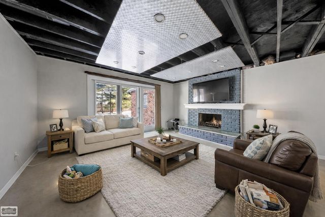 1030 Bishop Road, Grosse Pointe, MI 48230