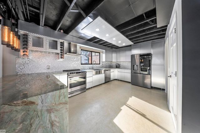 1030 Bishop Road, Grosse Pointe, MI 48230