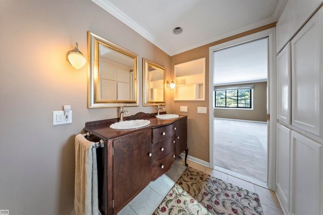 1030 Bishop Road, Grosse Pointe, MI 48230