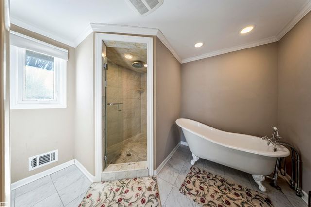 1030 Bishop Road, Grosse Pointe, MI 48230