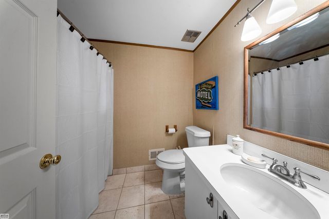 1030 Bishop Road, Grosse Pointe, MI 48230