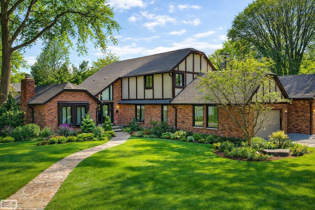 1030 Bishop Road, Grosse Pointe, MI 48230