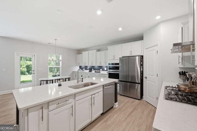 669 Fairway Drive, Acworth, GA 30101