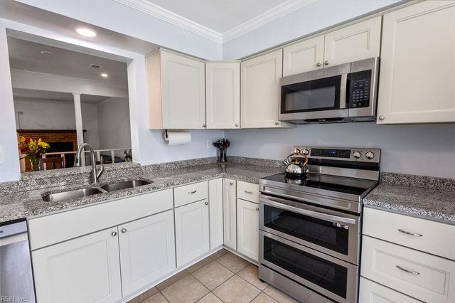 1402 Doe CT, Virginia Beach, VA 23464