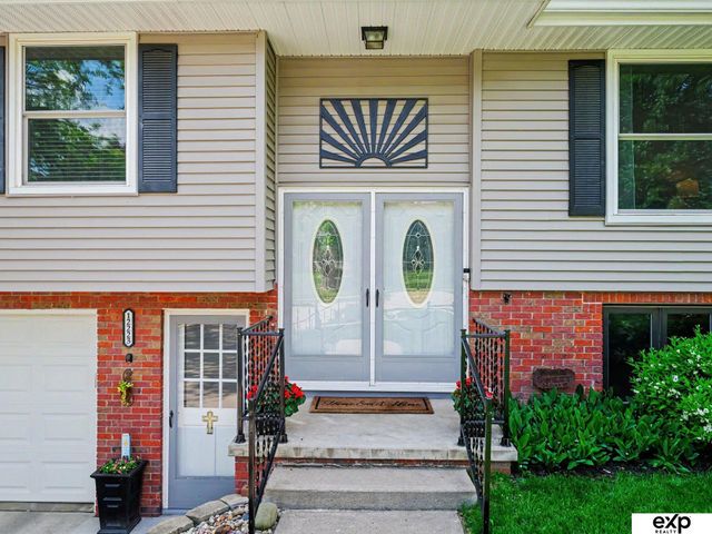12223 Cuming Street, Omaha, NE 68154