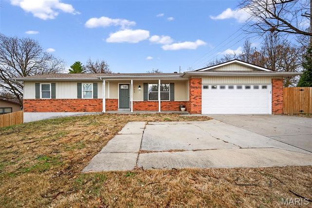 105 Hunters Ridge, St Charles, MO 63301