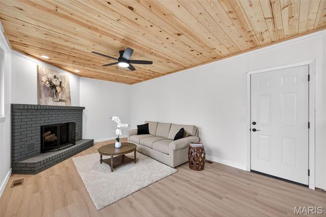 105 Hunters Ridge, St Charles, MO 63301