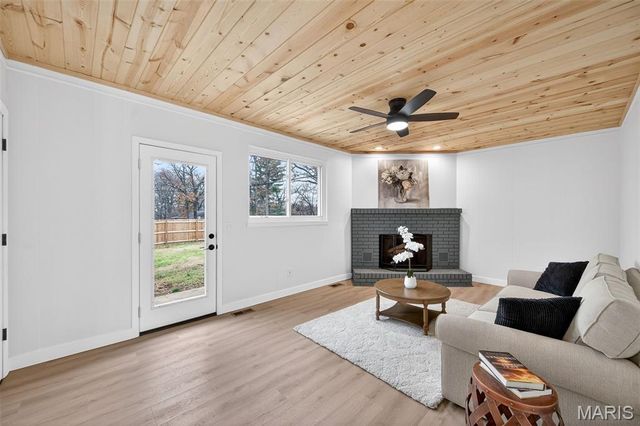 105 Hunters Ridge, St Charles, MO 63301