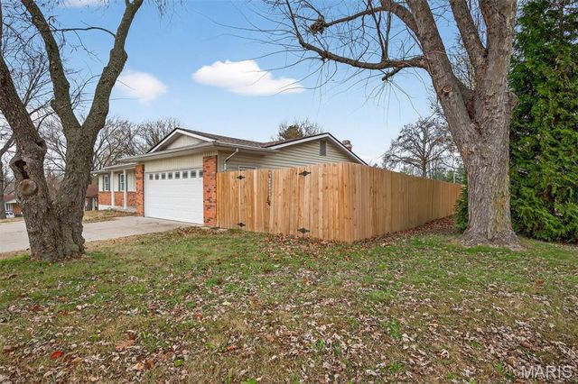 105 Hunters Ridge, St Charles, MO 63301