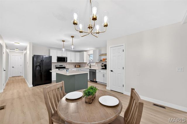 105 Hunters Ridge, St Charles, MO 63301