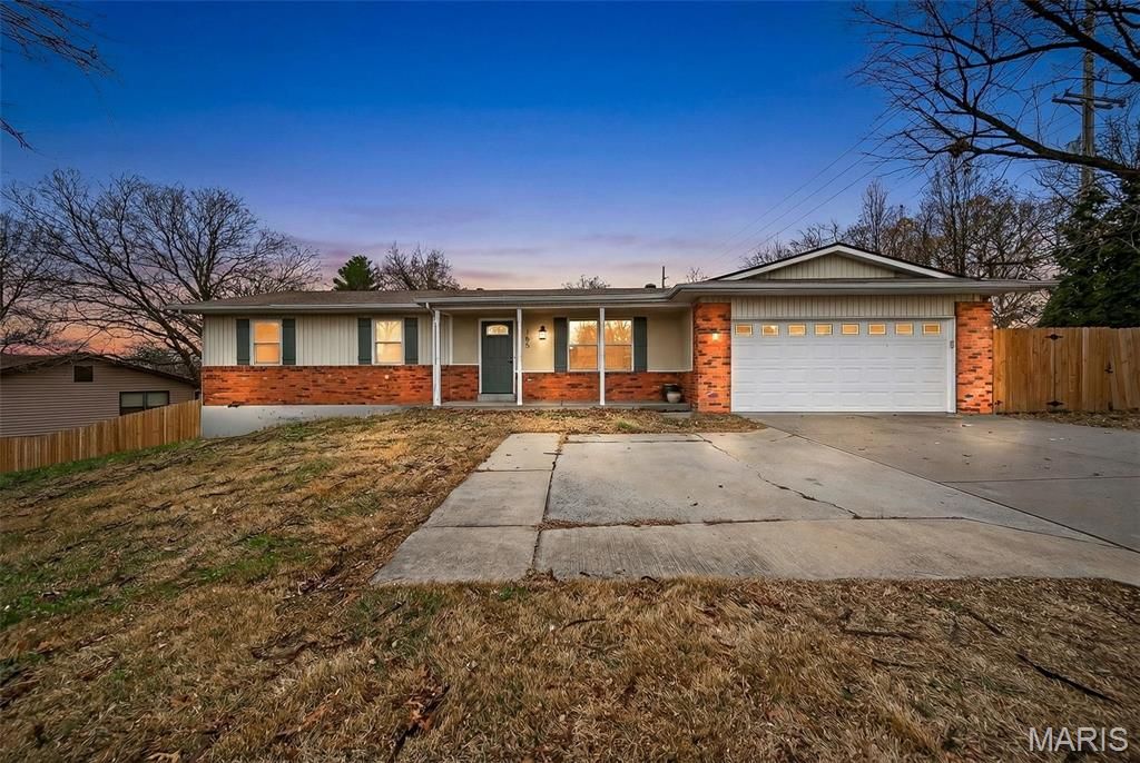 105 Hunters Ridge, St Charles, MO 63301