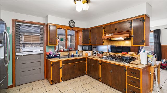 77 Minto Street, Providence, RI 02908