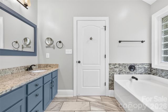 6208 Neptune Drive, Denver, NC 28037