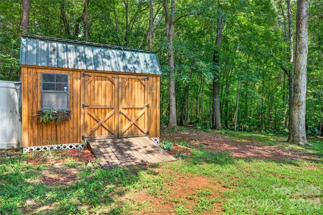 6208 Neptune Drive, Denver, NC 28037