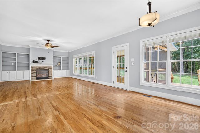 6208 Neptune Drive, Denver, NC 28037
