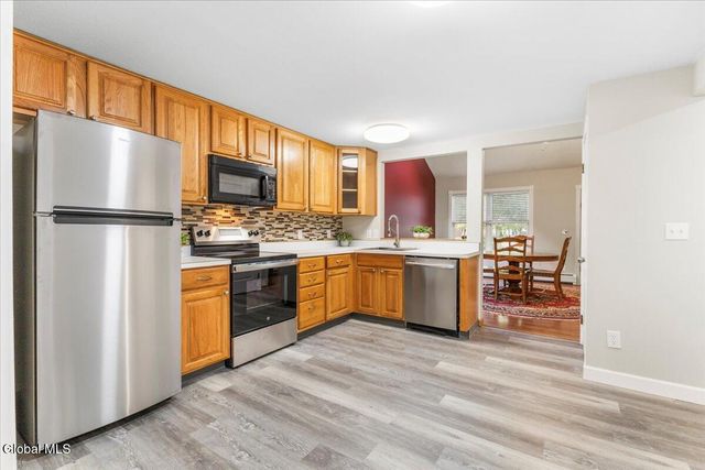 78 Arrow Wood Place, Malta, NY 12020