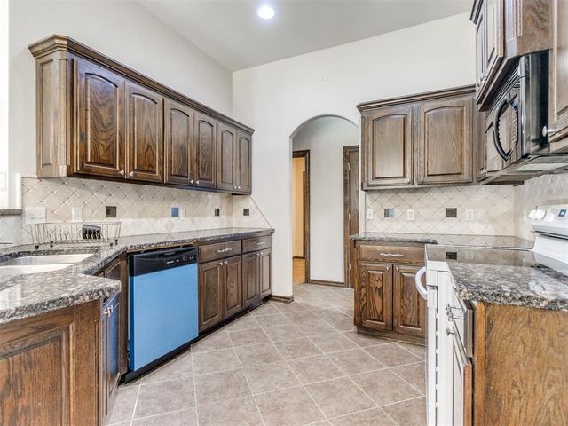 9217 Crooked Creek Lane, Oklahoma City, OK 73160