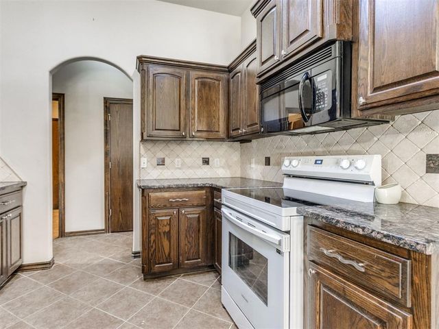 9217 Crooked Creek Lane, Oklahoma City, OK 73160