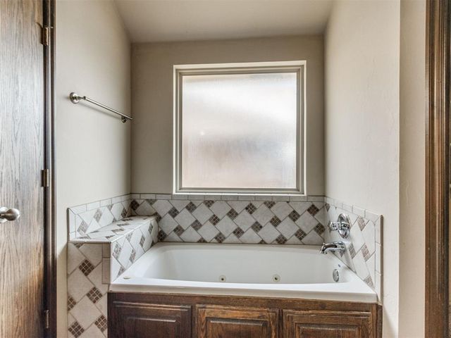 9217 Crooked Creek Lane, Oklahoma City, OK 73160