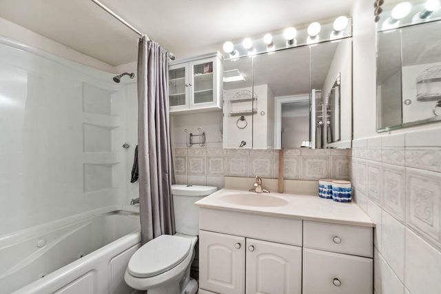 3120 LAKE OSBORNE Drive Bldg 7 Apt106, Lake Worth Beach, FL 33461