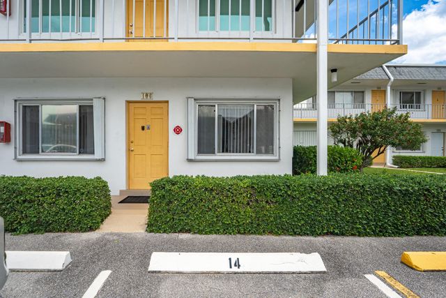 3120 LAKE OSBORNE Drive Bldg 7 Apt106, Lake Worth Beach, FL 33461