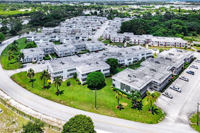 3120 LAKE OSBORNE Drive Bldg 7 Apt106, Lake Worth Beach, FL 33461