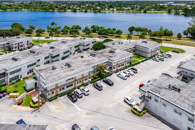 3120 LAKE OSBORNE Drive Bldg 7 Apt106, Lake Worth Beach, FL 33461