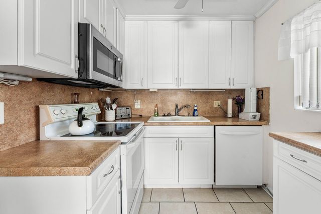 3120 LAKE OSBORNE Drive Bldg 7 Apt106, Lake Worth Beach, FL 33461