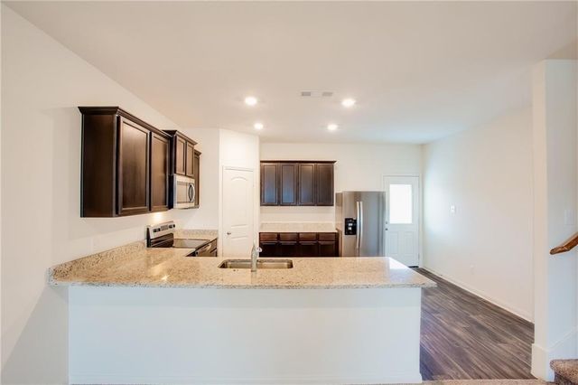 1004 Riverdale CV, Jarrell, TX 76537