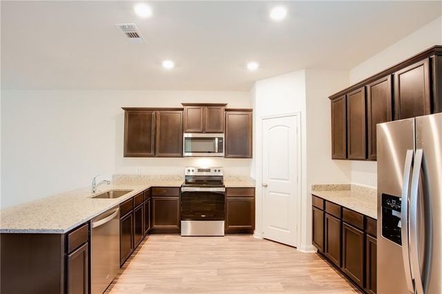 1004 Riverdale CV, Jarrell, TX 76537