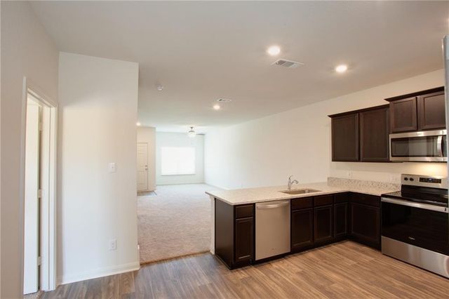 1004 Riverdale CV, Jarrell, TX 76537