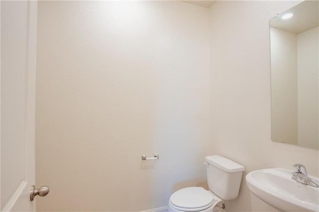 1004 Riverdale CV, Jarrell, TX 76537