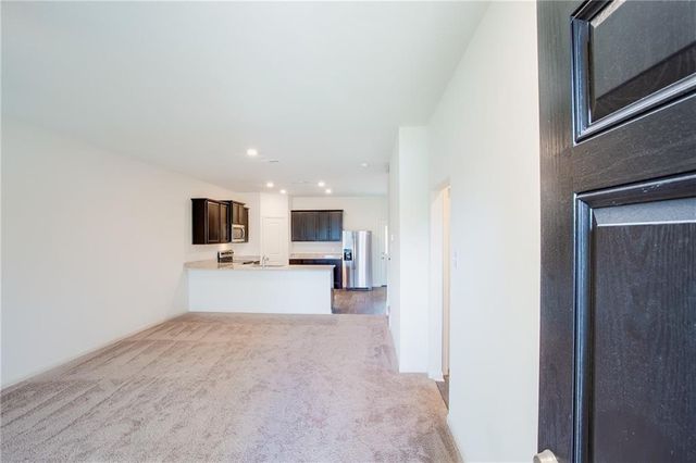 1004 Riverdale CV, Jarrell, TX 76537