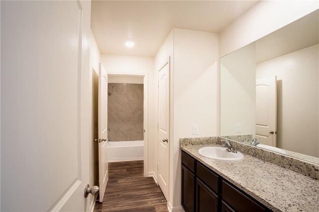 1004 Riverdale CV, Jarrell, TX 76537