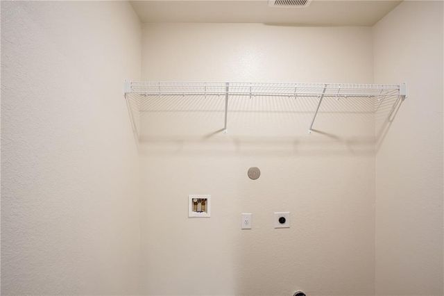 1004 Riverdale CV, Jarrell, TX 76537