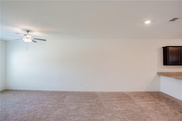 1004 Riverdale CV, Jarrell, TX 76537