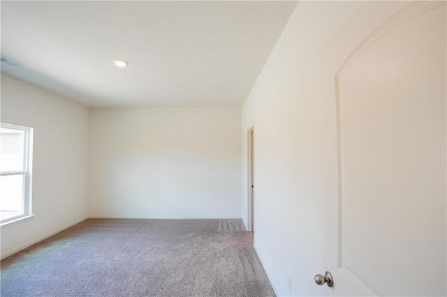 1004 Riverdale CV, Jarrell, TX 76537