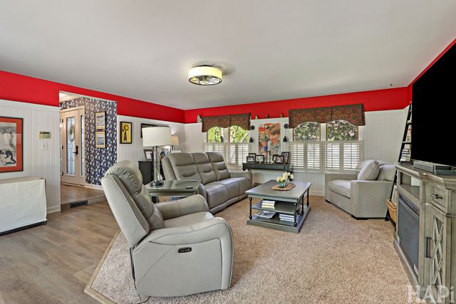 4403 Roberts Road, Island Lake, IL 60042