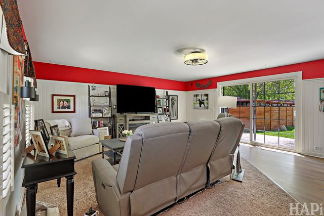 4403 Roberts Road, Island Lake, IL 60042