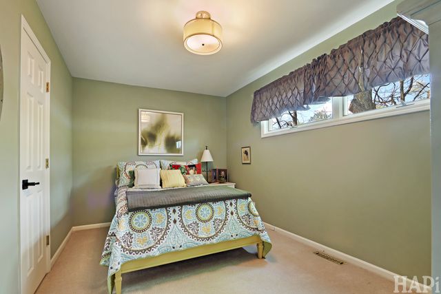 4403 Roberts Road, Island Lake, IL 60042