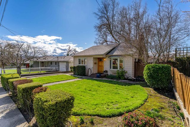 414 NE 11th Street, Grants Pass, OR 97526