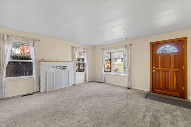 414 NE 11th Street, Grants Pass, OR 97526