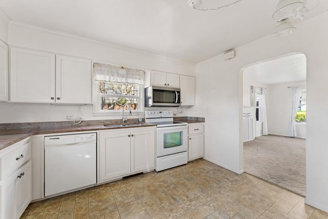 414 NE 11th Street, Grants Pass, OR 97526