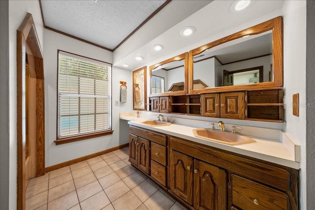 2300 SE 38TH COURT, Ocala, FL 34471