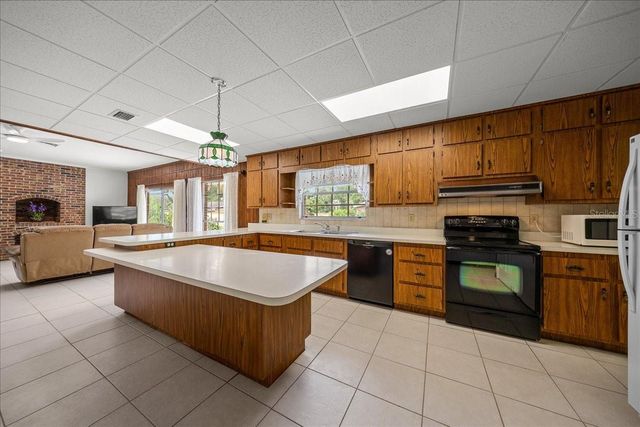 2300 SE 38TH COURT, Ocala, FL 34471